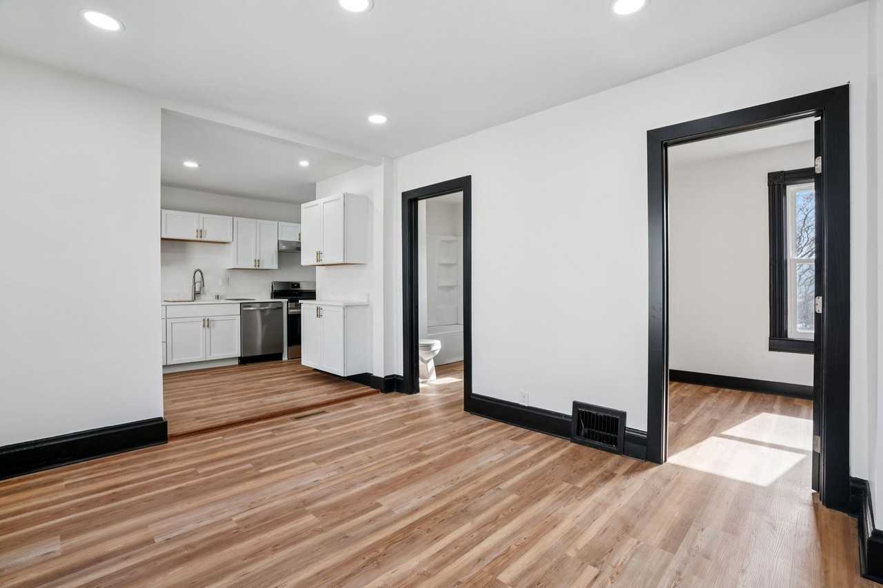 5039 26th Ave - Photo 5 of 25