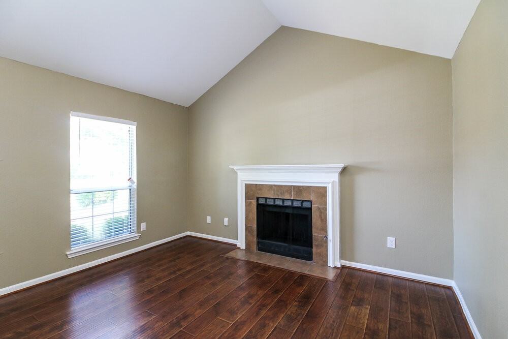 1524 Chapman St - Photo 3 of 15