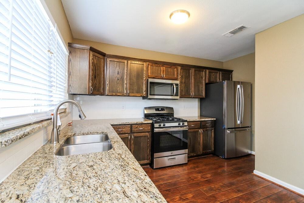 1524 Chapman St - Photo 5 of 15