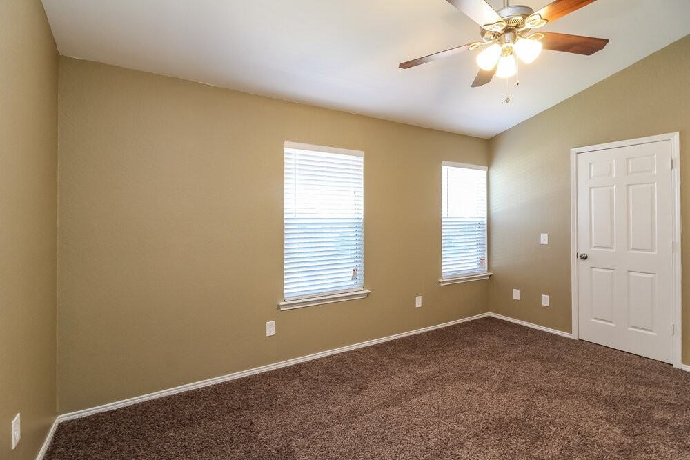 1524 Chapman St - Photo 7 of 15