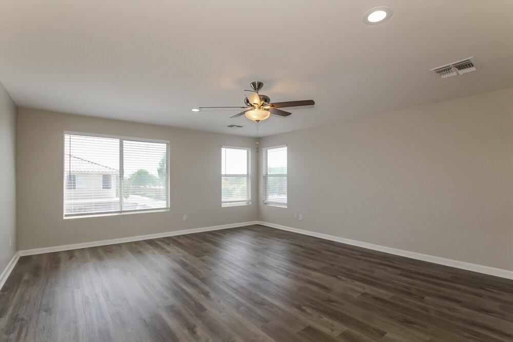 12249 W Larkspur Rd - Photo 4 of 17