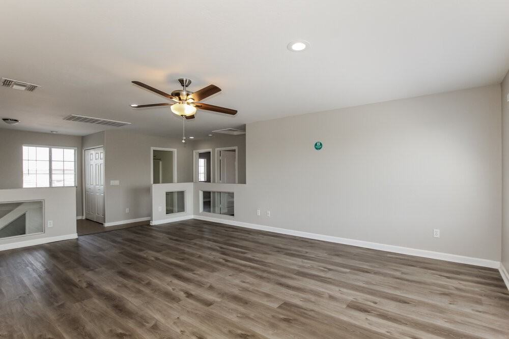 12249 W Larkspur Rd - Photo 5 of 17