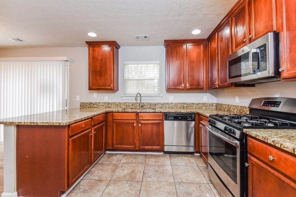 41 Creekmoore Ct - Photo 7 of 17