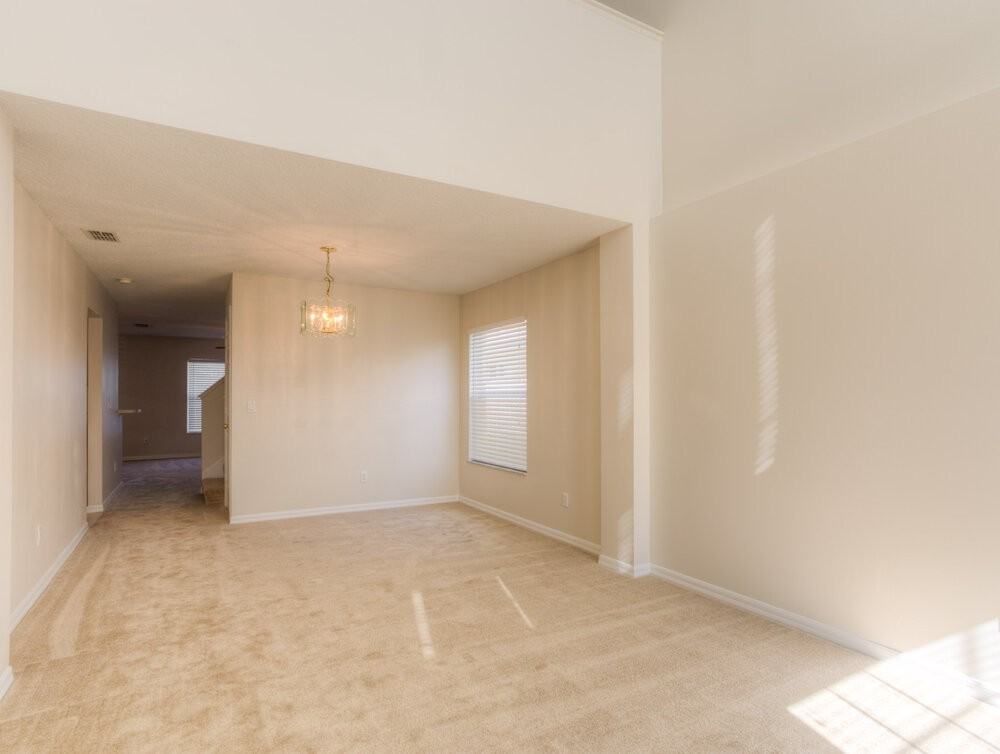 2217 Heathwood Cir - Photo 2 of 37