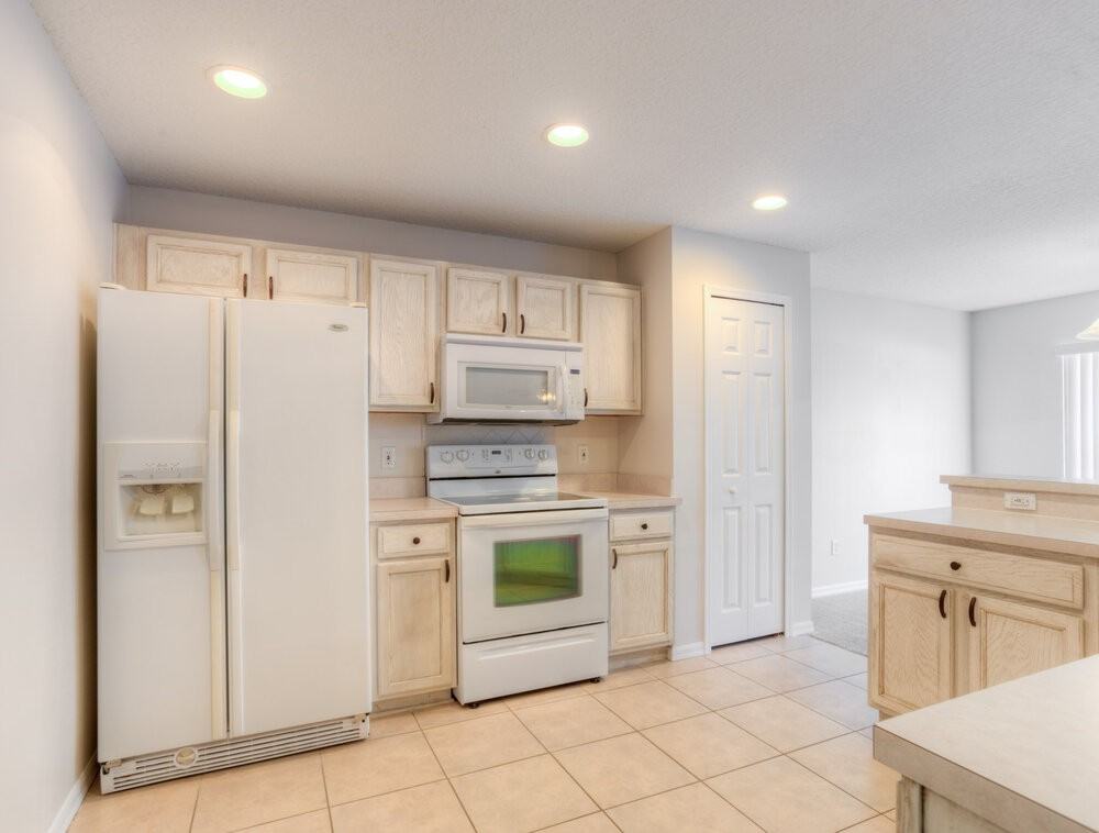 2217 Heathwood Cir - Photo 6 of 37