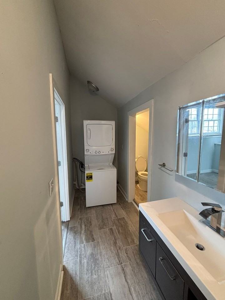 721 King St #D - Photo 4 of 8