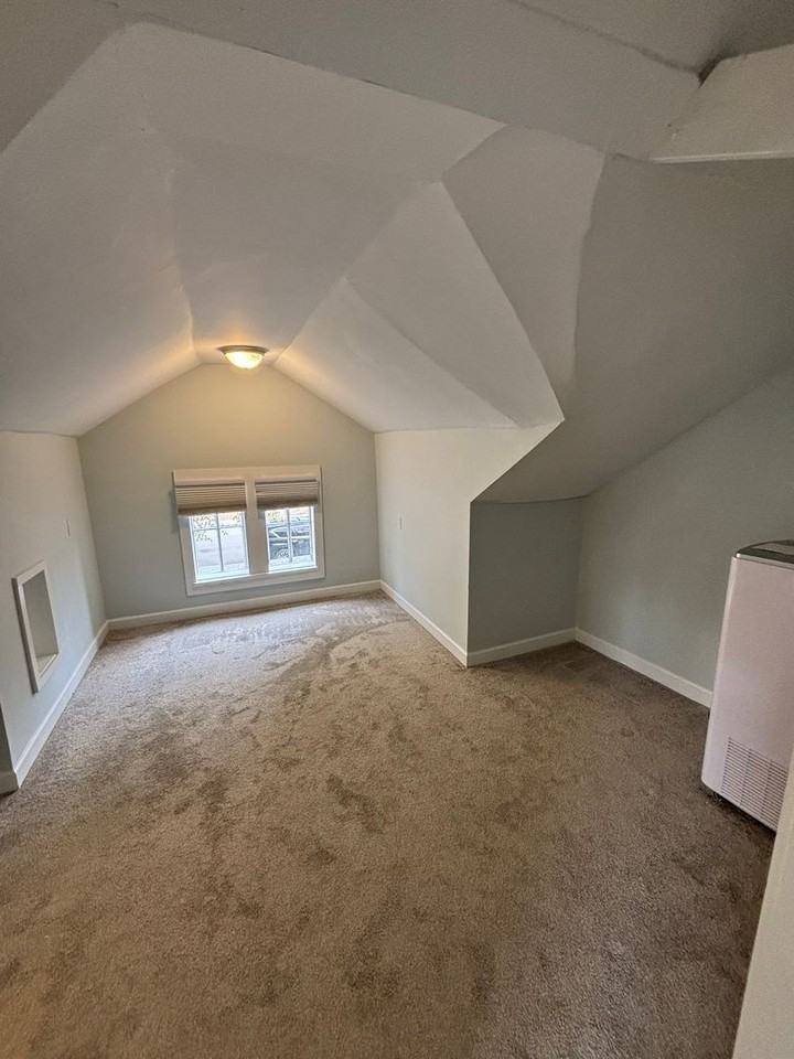 721 King St #D - Photo 5 of 8