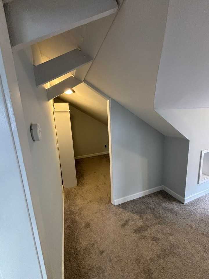 721 King St #D - Photo 6 of 8