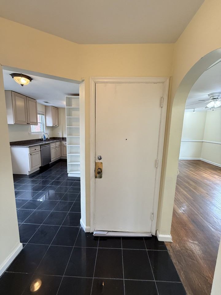 8316 Roanoke AvenueUnit 3 #3 - Photo 4 of 14