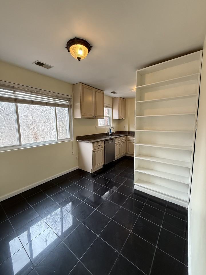 8316 Roanoke AvenueUnit 3 #3 - Photo 5 of 14