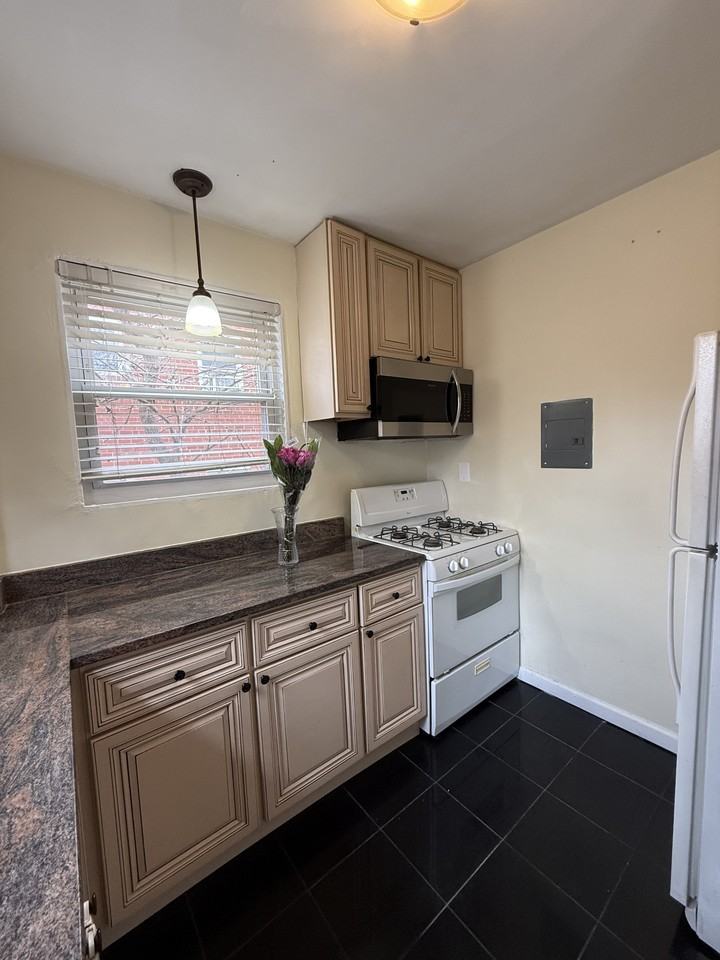 8316 Roanoke AvenueUnit 3 #3 - Photo 7 of 14