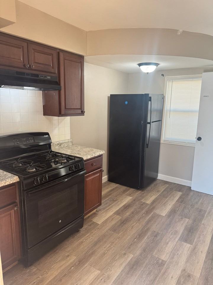 1637 Dellridge Ct #1 - Photo 2 of 16