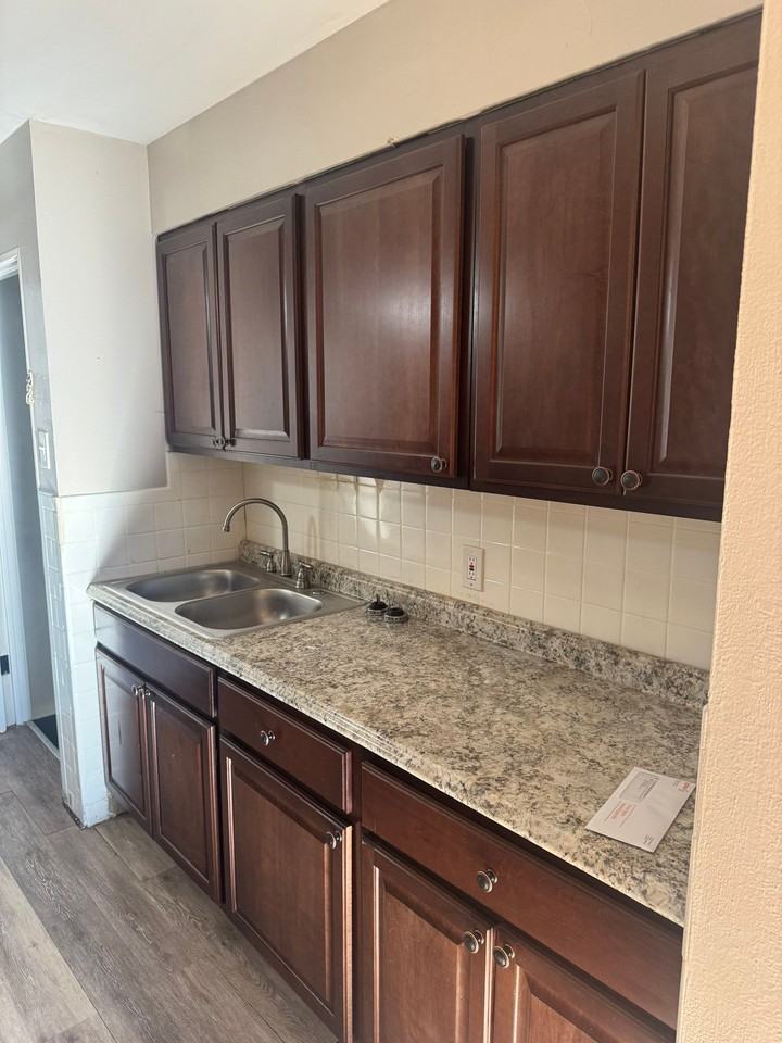 1637 Dellridge Ct #1 - Photo 3 of 16