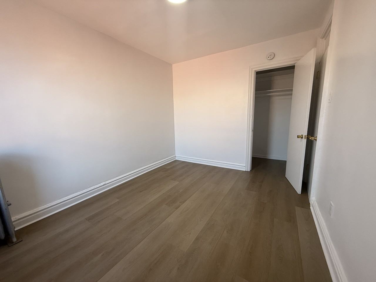 E 198th St - Photo 4 of 9