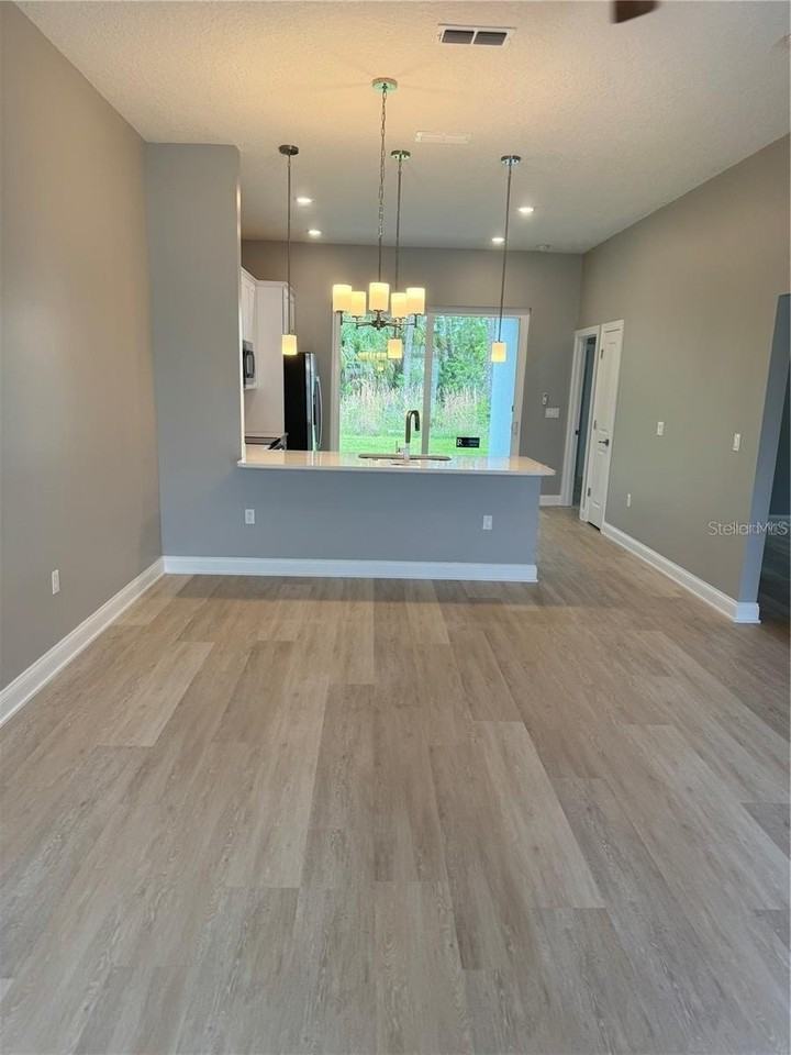 44 Red Mill Dr #B - Photo 2 of 16