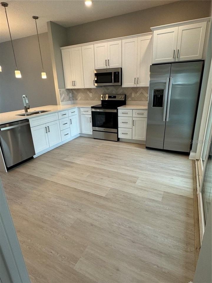 44 Red Mill Dr #B - Photo 3 of 16