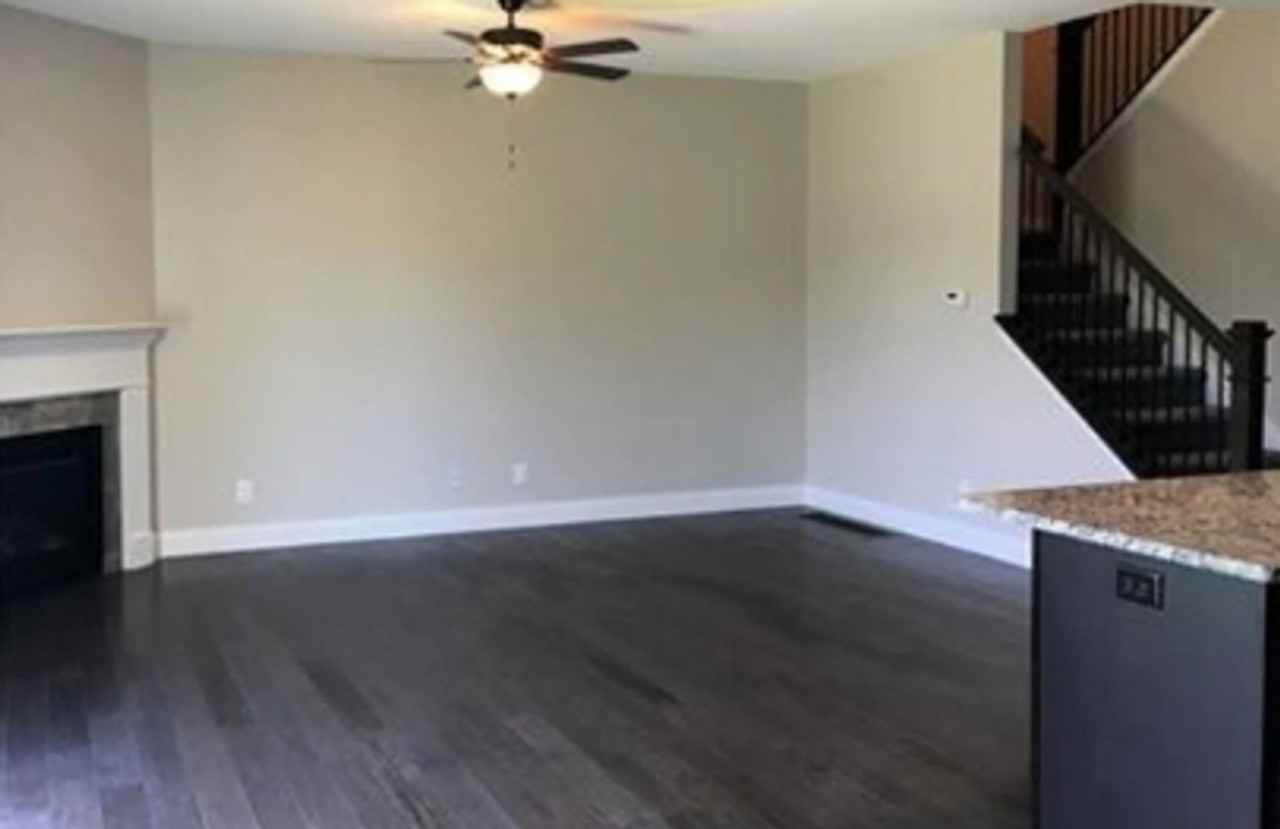 1518 Greyrock Ln - Photo 4 of 9