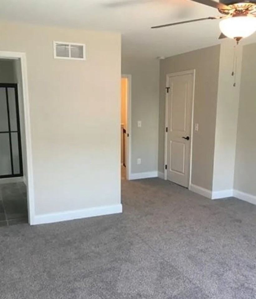 1518 Greyrock Ln - Photo 5 of 9