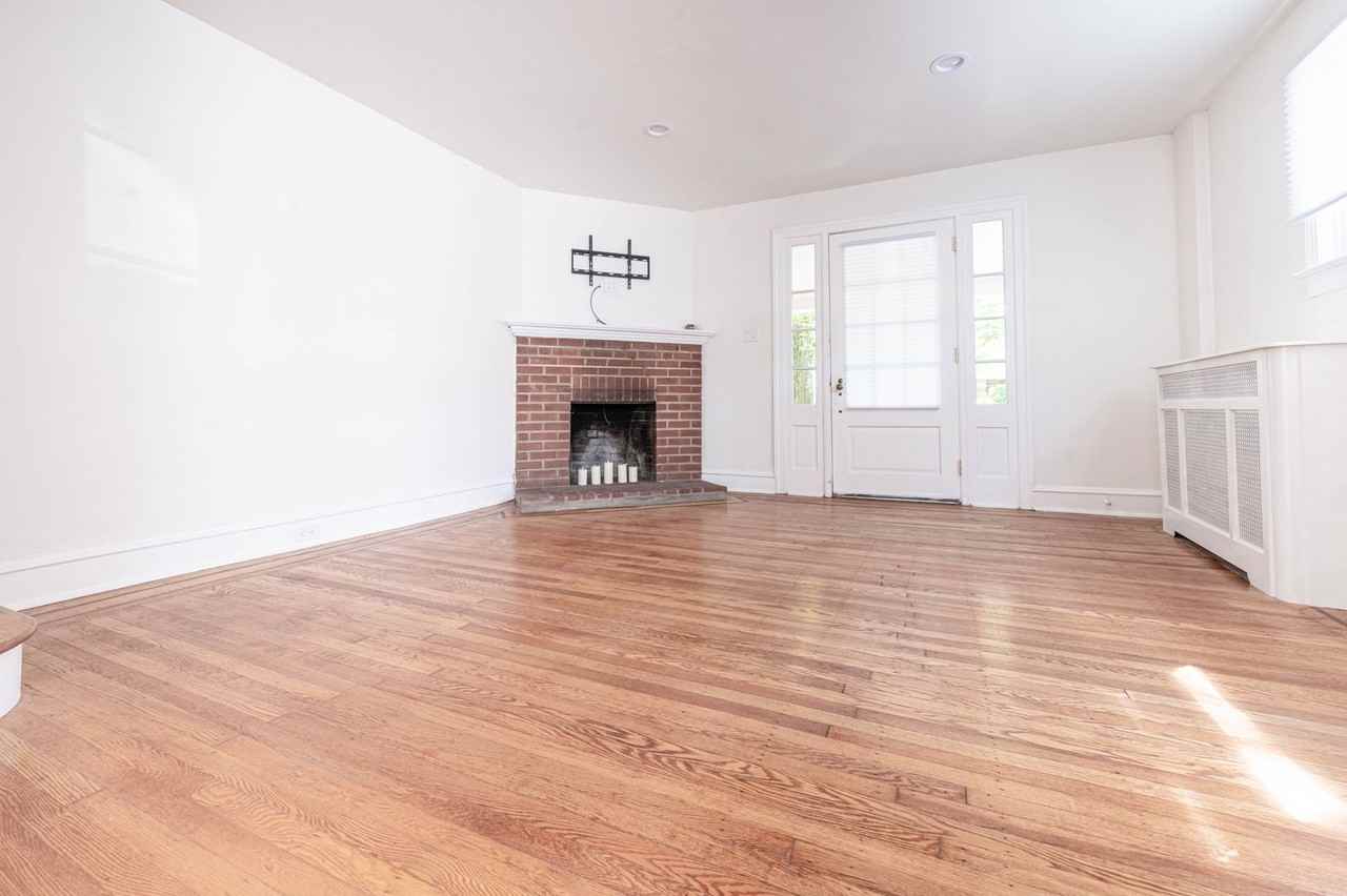 358 E Spring Ave - Photo 2 of 20