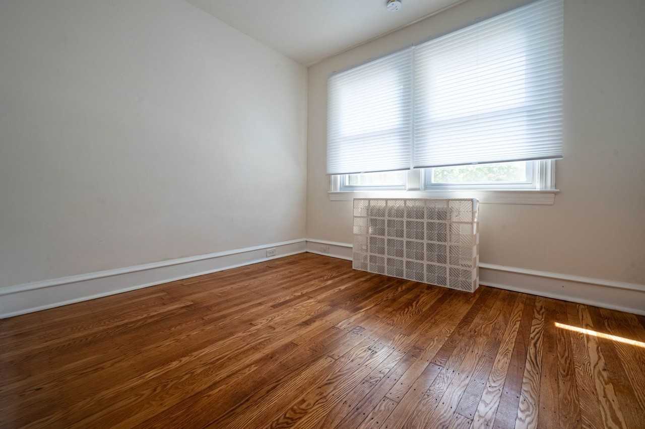 358 E Spring Ave - Photo 3 of 20