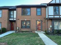 13 Dickens Sq - Photo 1 of 1