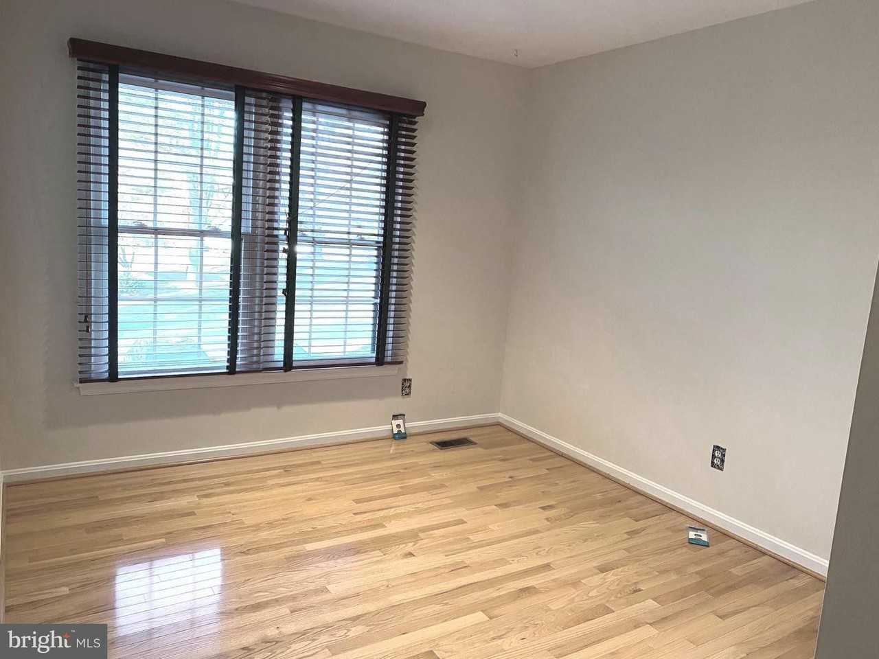 13 Dickens Sq - Photo 7 of 12