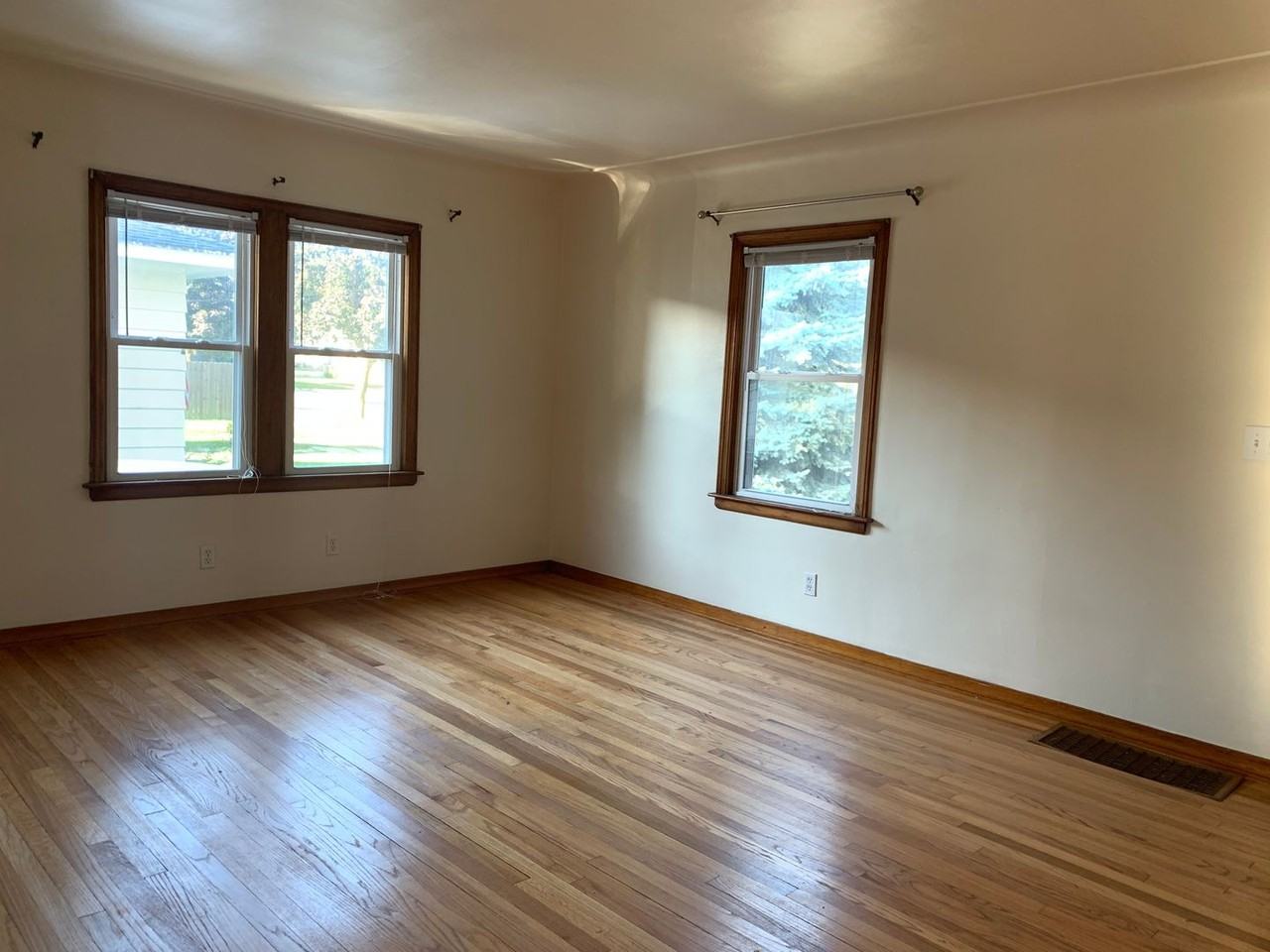 246 Marion Ave Sw - Photo 2 of 14