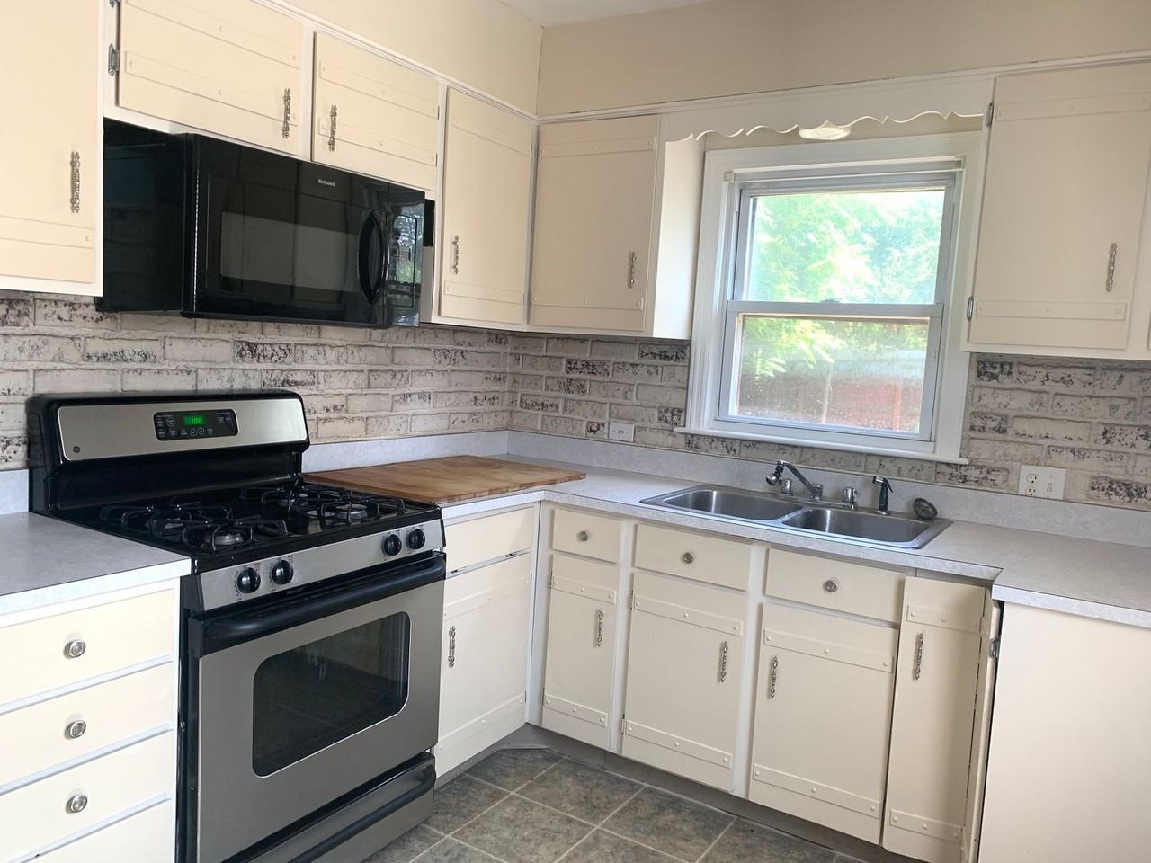 246 Marion Ave Sw - Photo 5 of 14