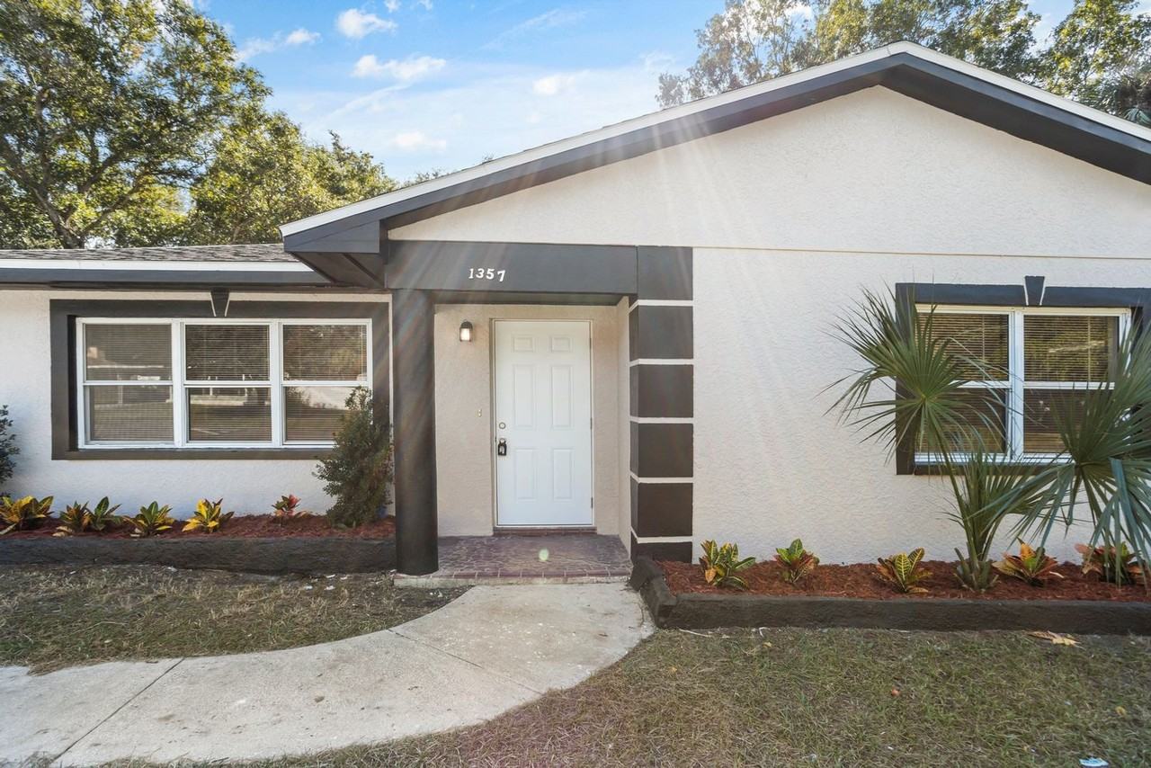 1357 Overlea St - Photo 5 of 30