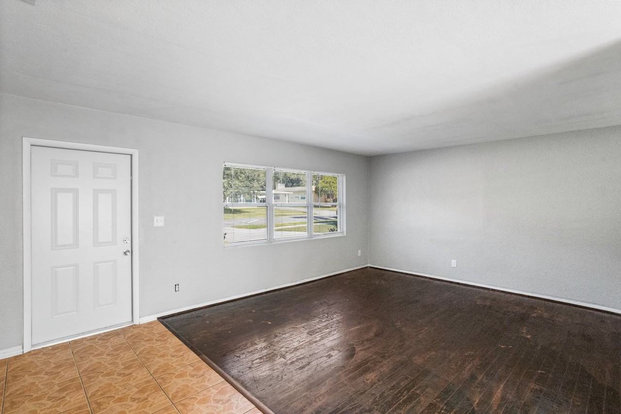 1357 Overlea St - Photo 6 of 30