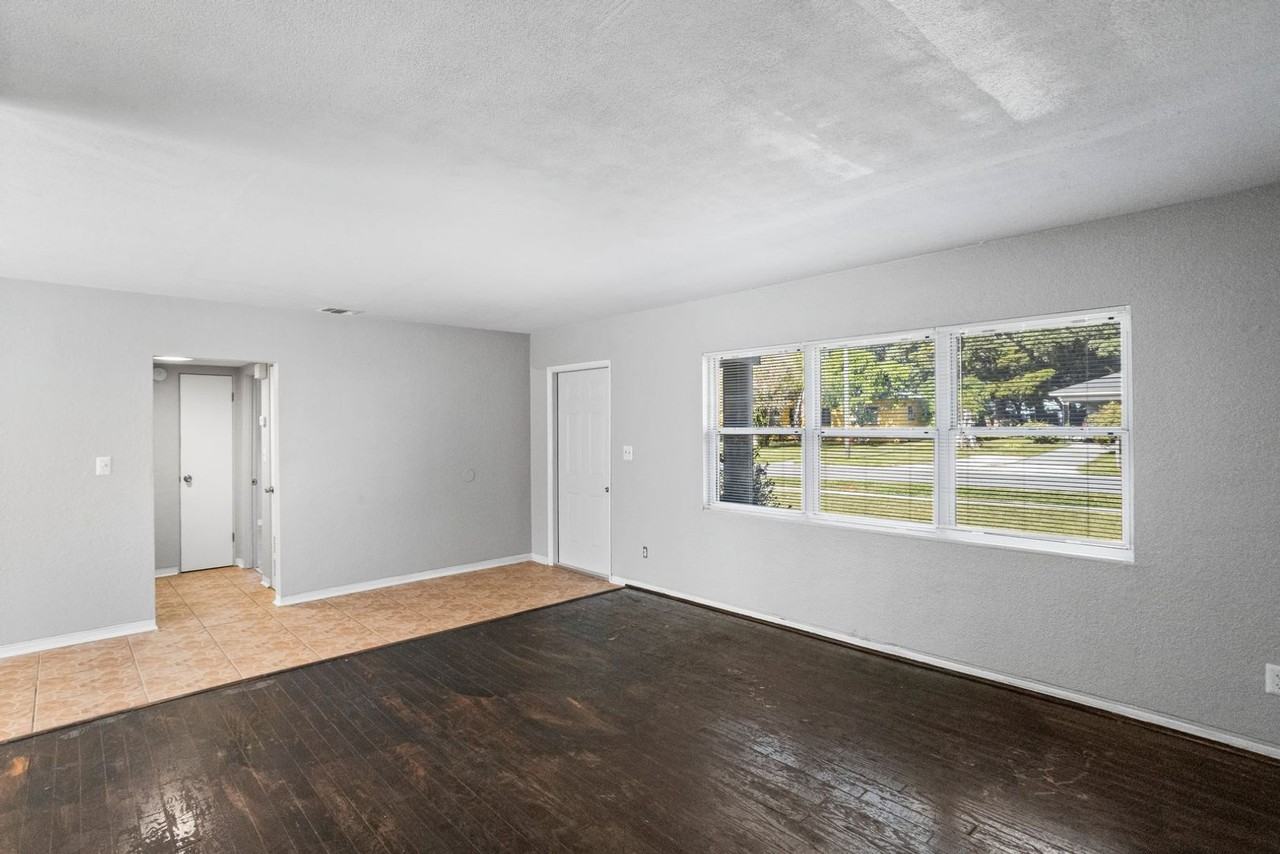 1357 Overlea St - Photo 7 of 30