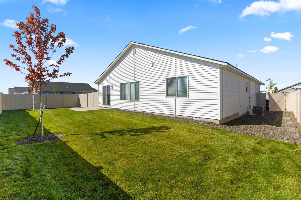 12807 Carkhill St - Photo 2 of 18