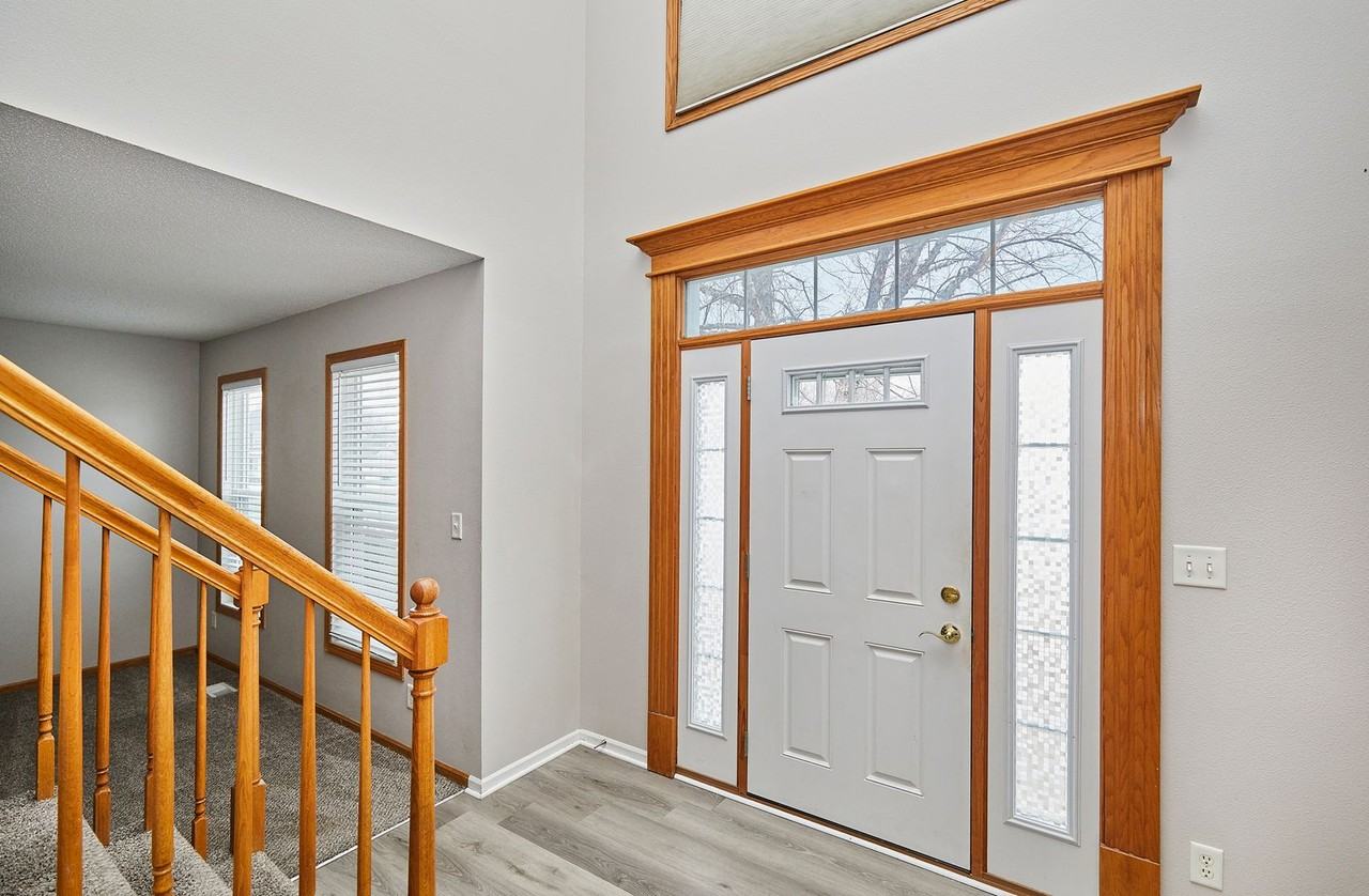 1913 Nw Pleasant St - Photo 2 of 31