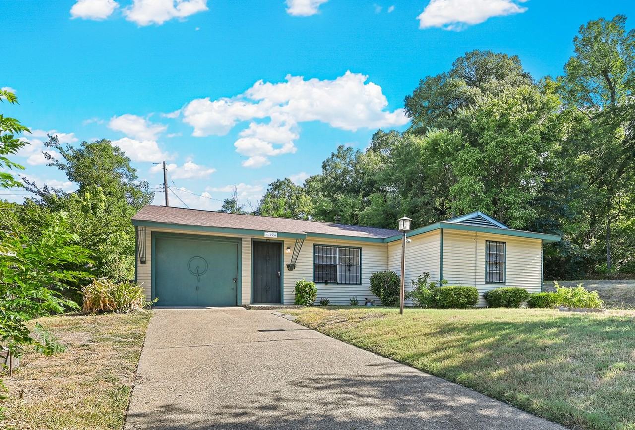 2557 Talco Dr - Photo 2 of 4