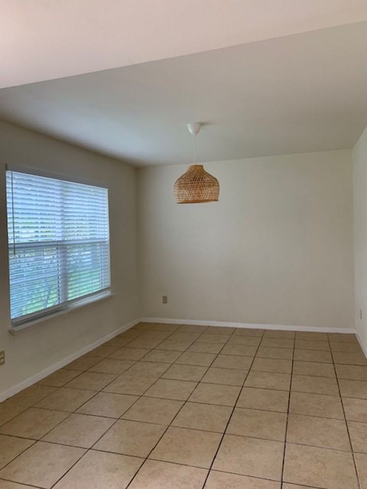 12302 Wycliff Ln - Photo 4 of 9