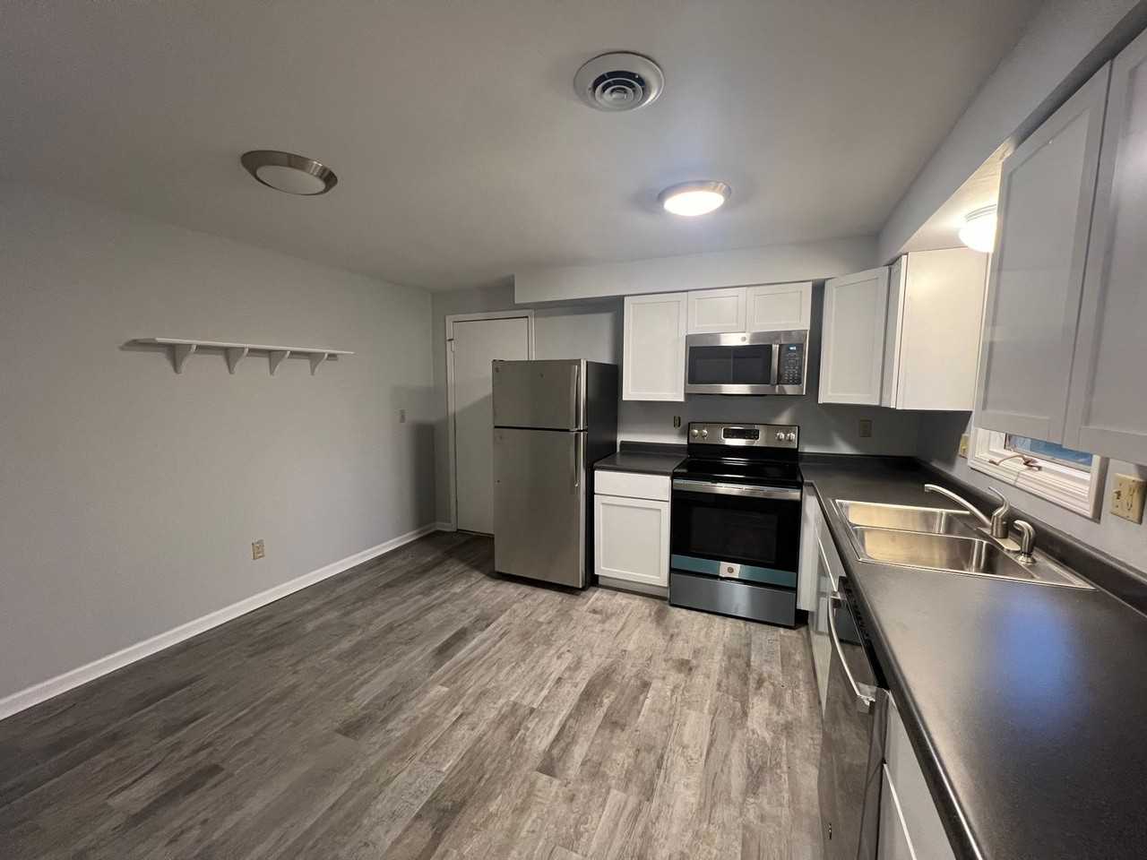 5621 Bluebird Ct - Photo 4 of 19