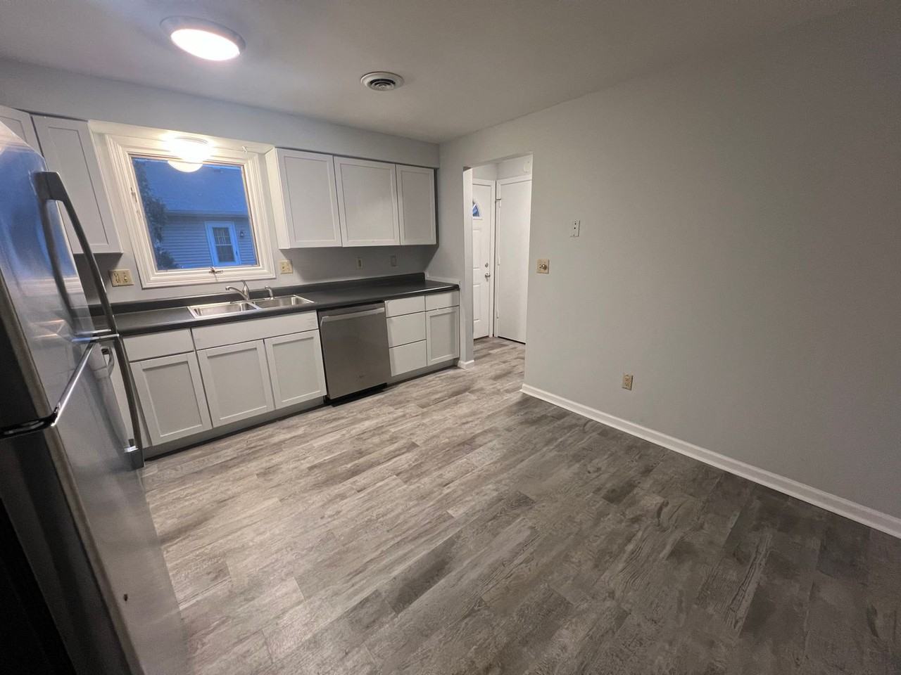 5621 Bluebird Ct - Photo 5 of 19