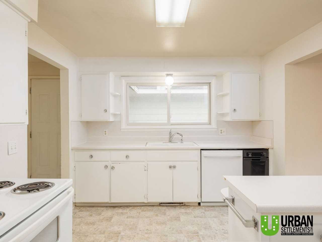 13104 E Desmet Ave - Photo 7 of 30