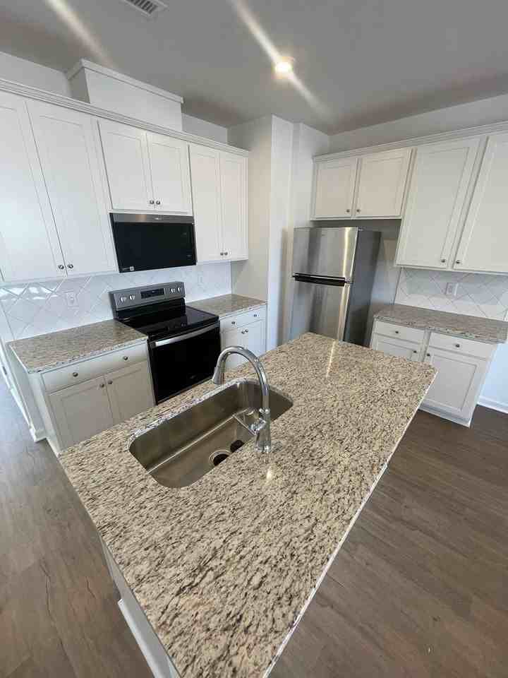 1931 Plott Balsam Dr - Photo 7 of 30