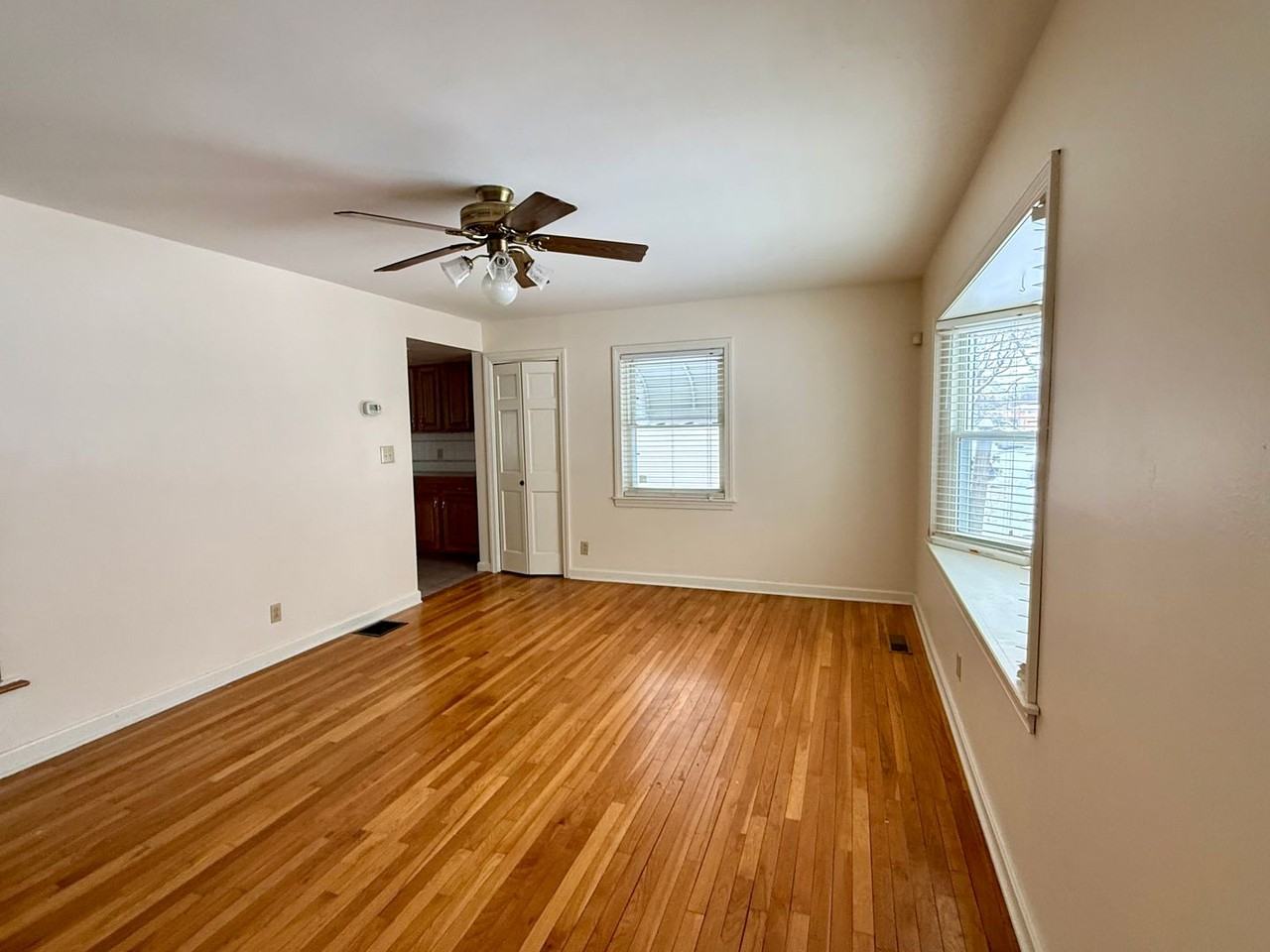 3252 Medina Ave - Photo 2 of 15