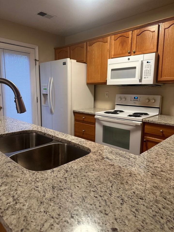 205 E Higgins St - Photo 3 of 13