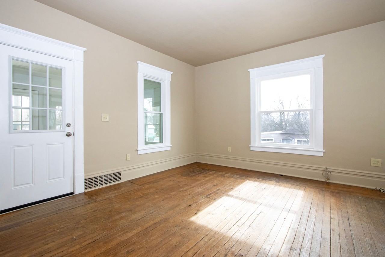 554 Northwestern Ave - Photo 2 of 24