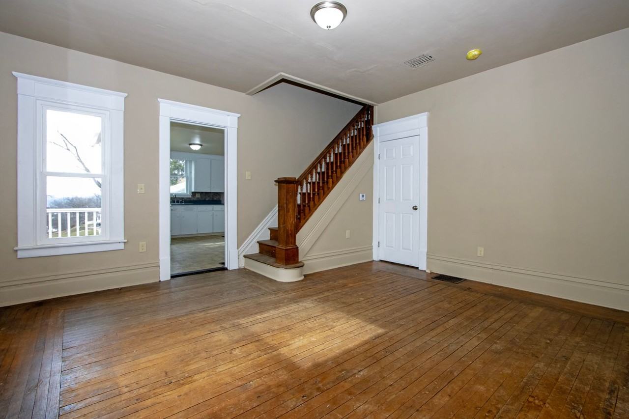 554 Northwestern Ave - Photo 3 of 24