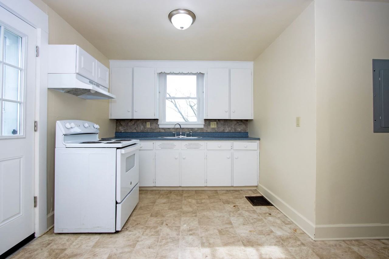 554 Northwestern Ave - Photo 6 of 24