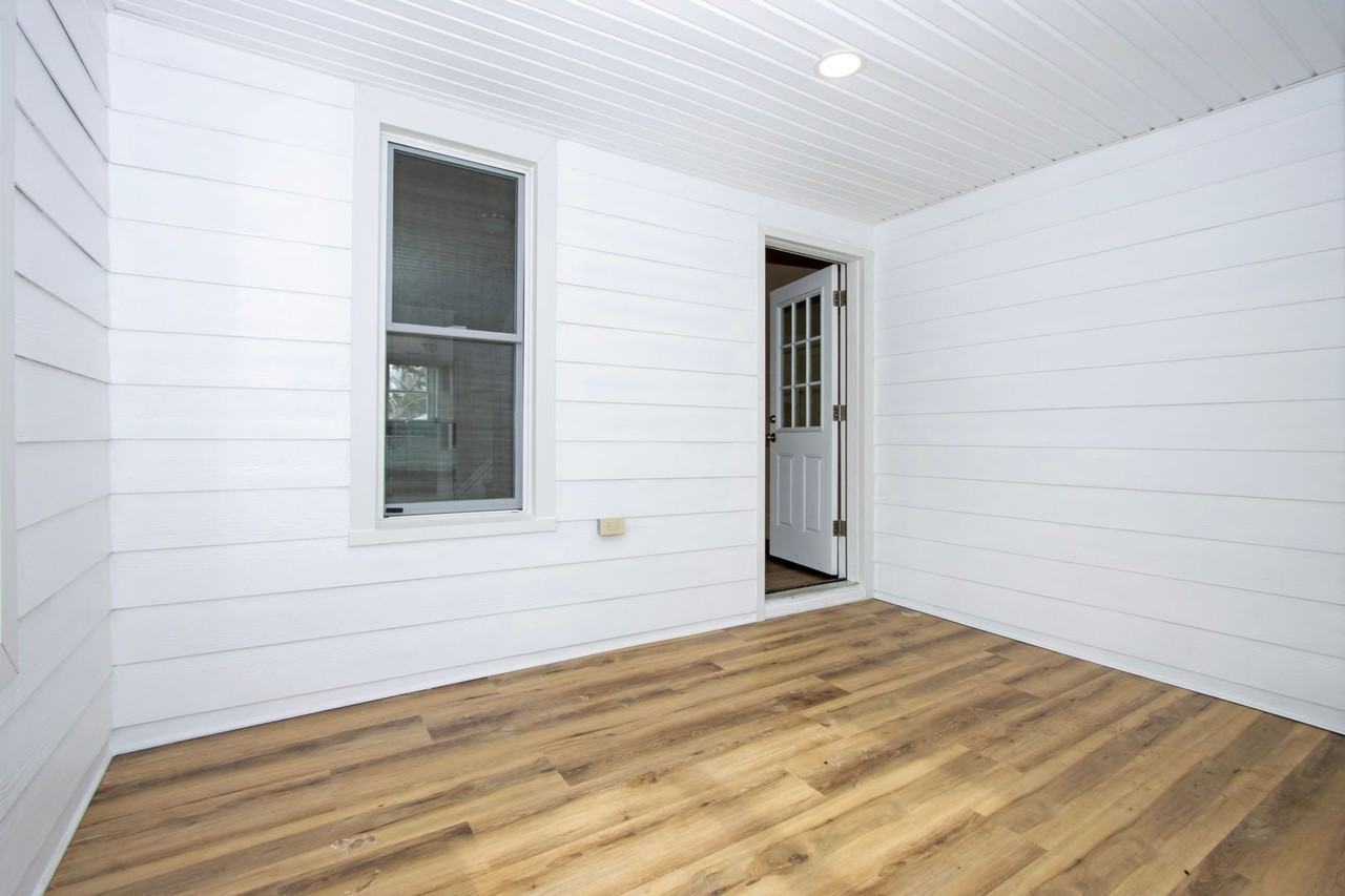 554 Northwestern Ave - Photo 2 of 29