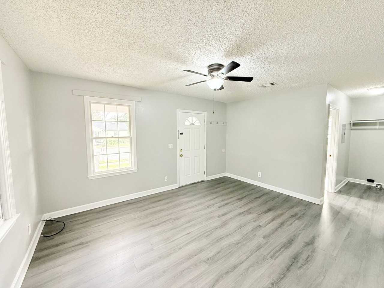 820 W Jordan St - Photo 2 of 11