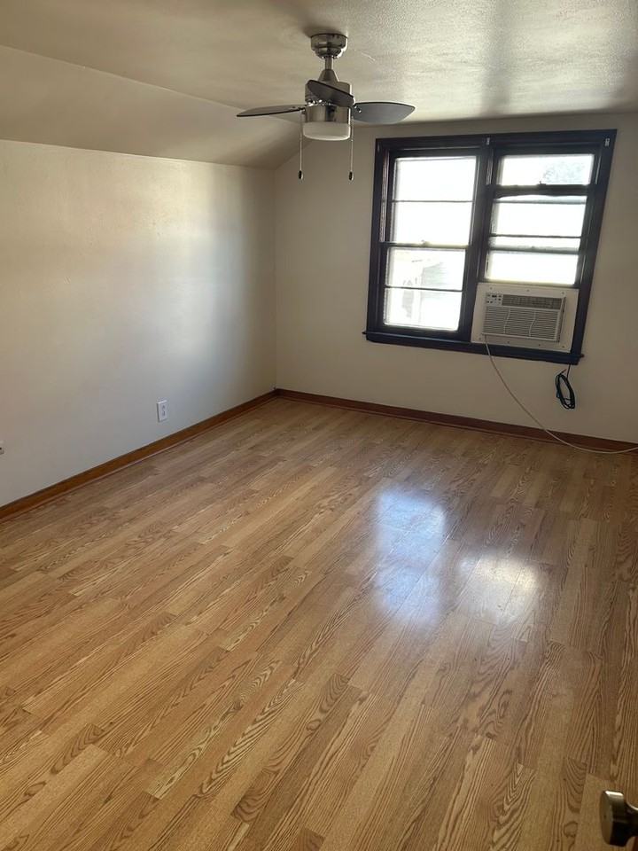 808 Saint Patrick St - Photo 3 of 9