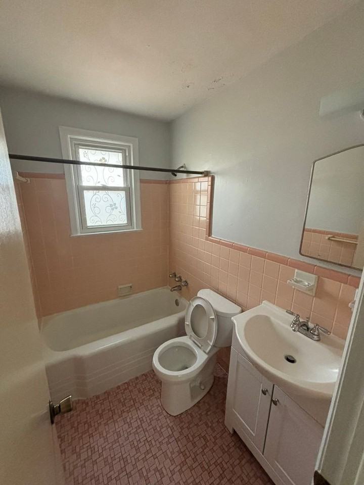 2628 Parkwood Dr - Photo 2 of 8