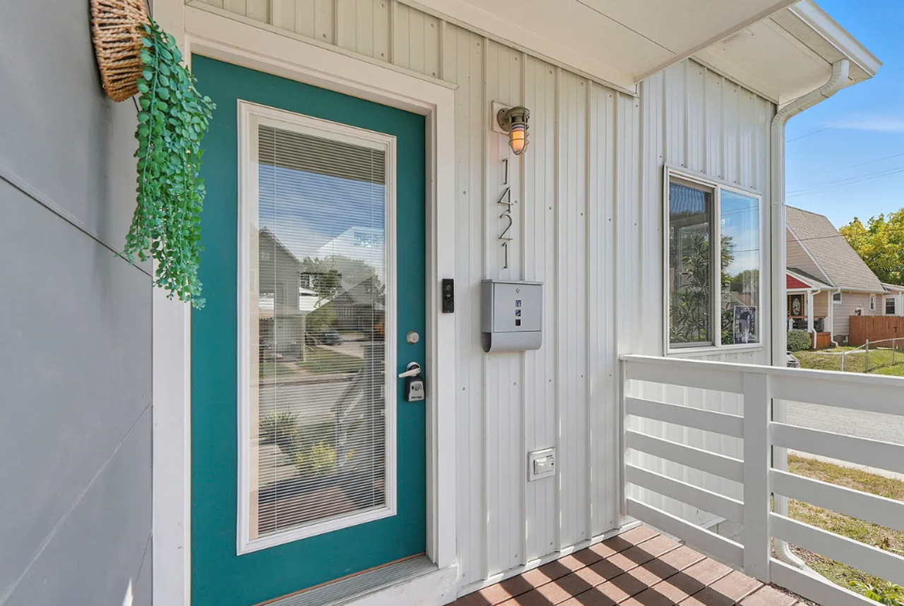 1421 Leonard St - Photo 3 of 25