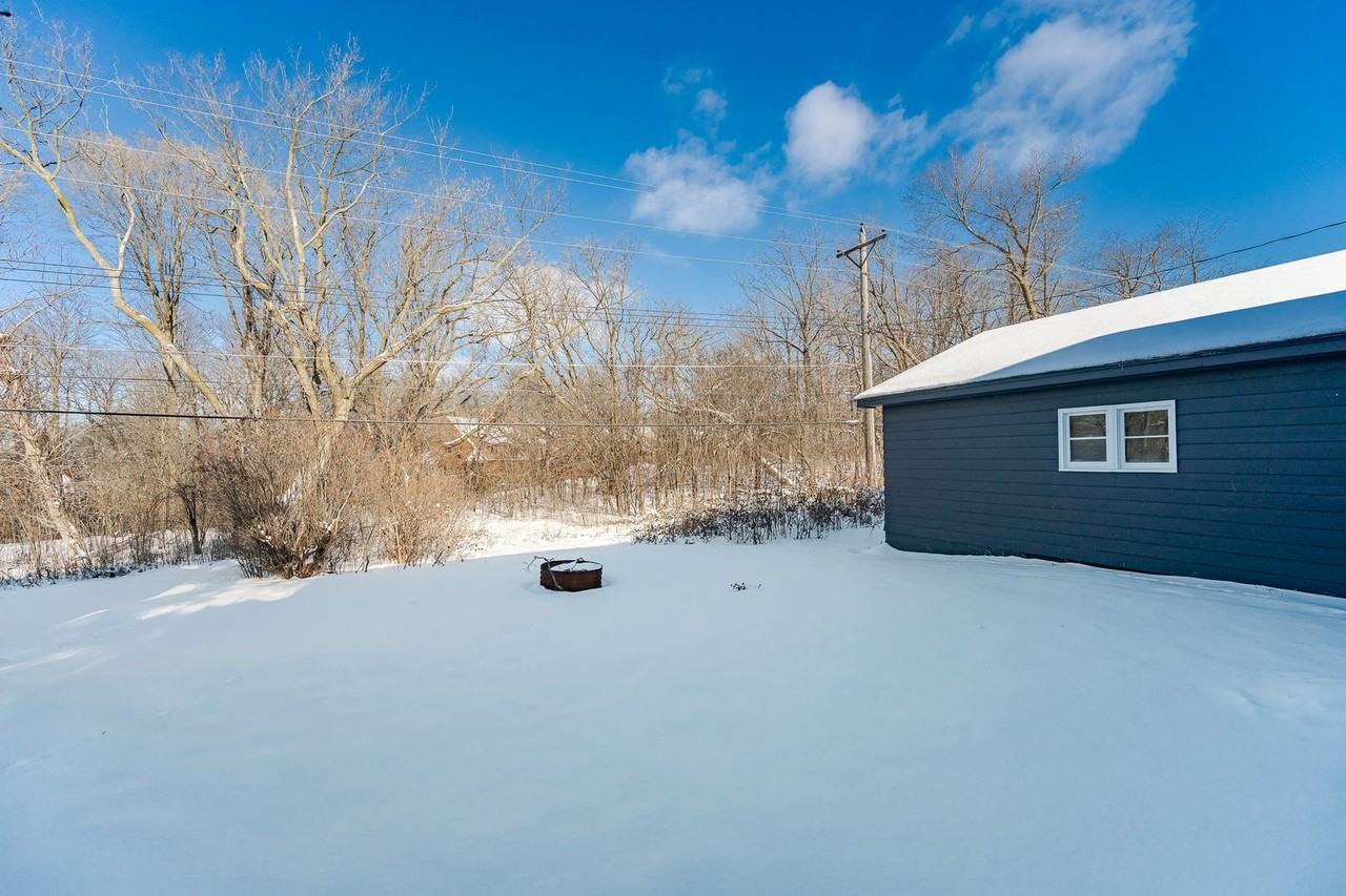 633 23rd St Ne - Photo 7 of 24